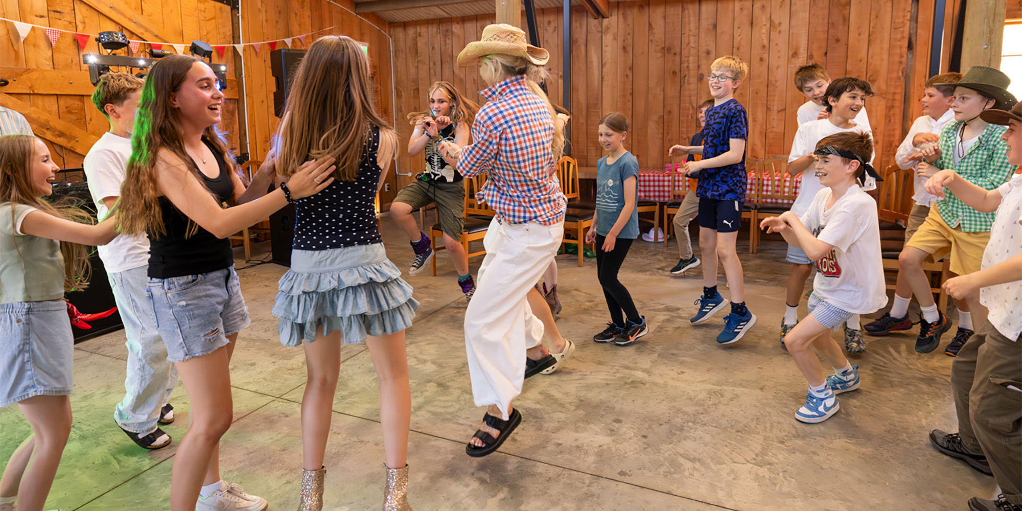 251127 BarnDance 20251120 046A1287