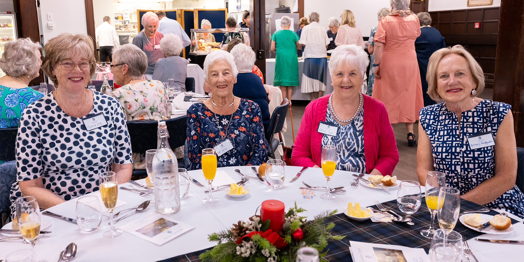 251128 LadiesCircleXmas 046A1558